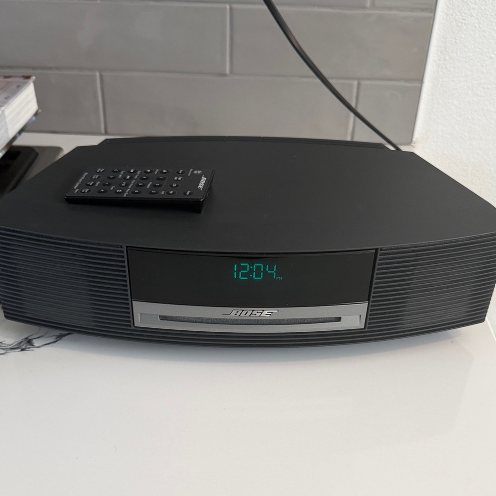 Bose Black Tabletop Audio System with Teal Display